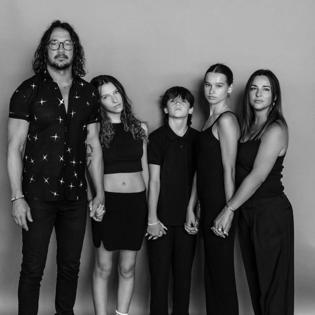 Carl Lentz mit seinen drei Kindern und seiner Frau Laura