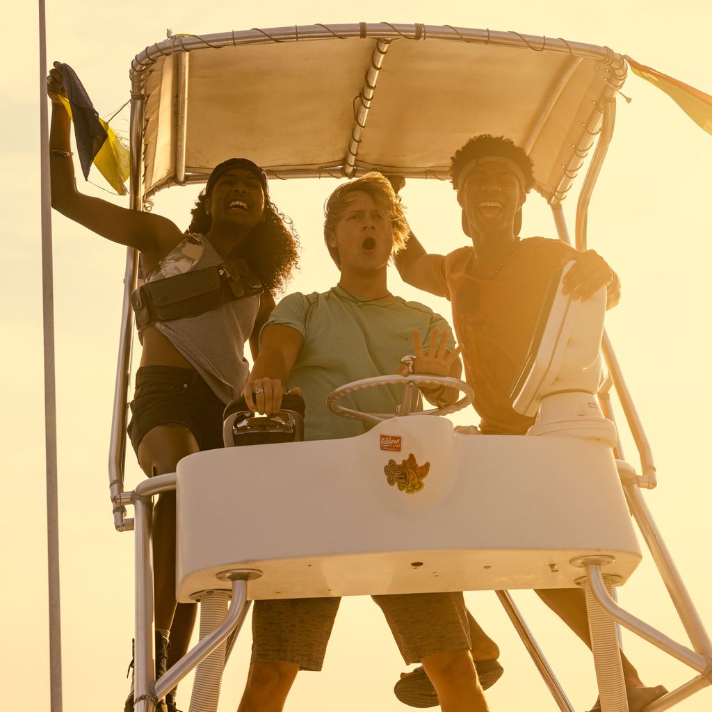 Carlacia Grant, Rudy Pankow und Jonathan Daviss in "Outer Banks"