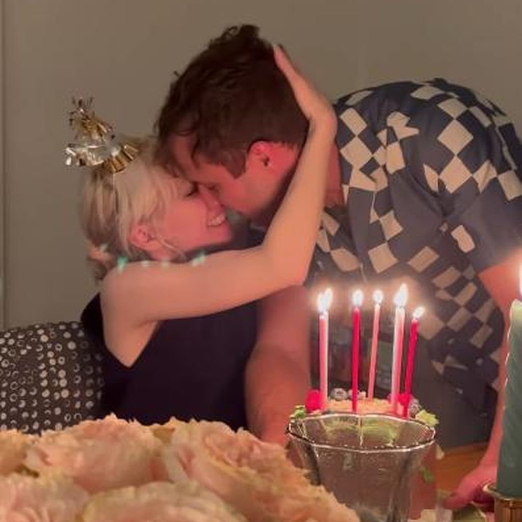 Musikerin Carly Rae Jepsen mit ihrem Schatz Cole