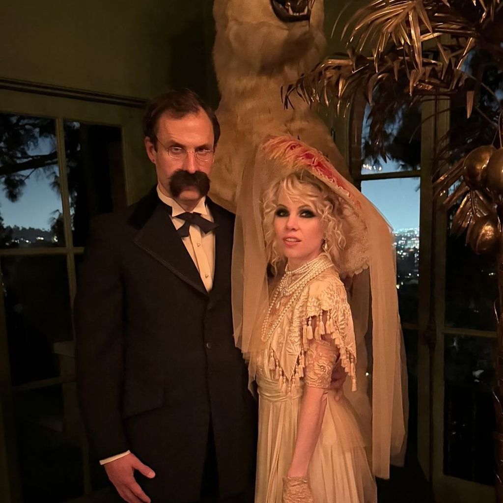 Carly Rae Jepsen mit ihrem Partner, Halloween 2024