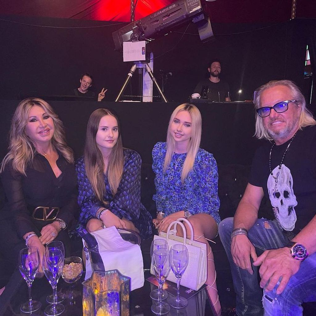 Carmen, Davina, Shania und Robert Geiss im August 2022