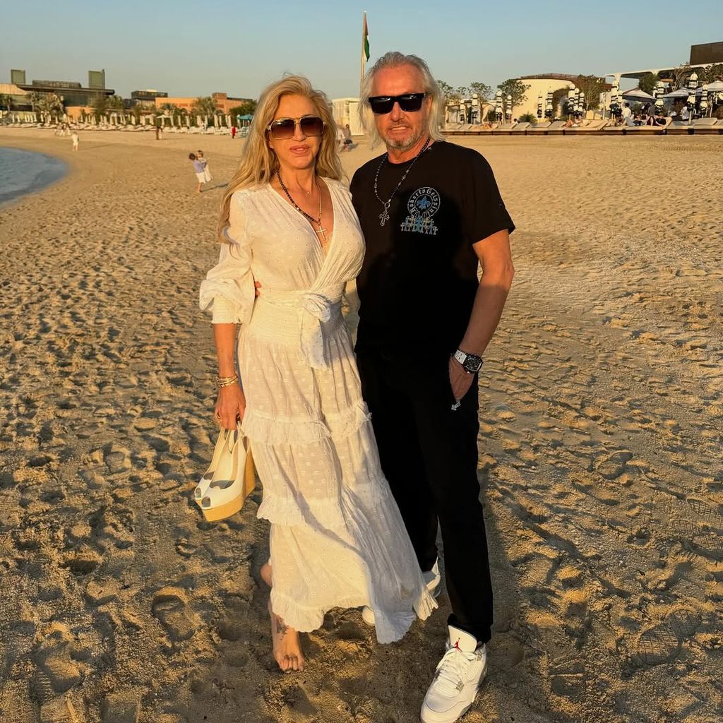 Carmen und Robert Geiss am Strand