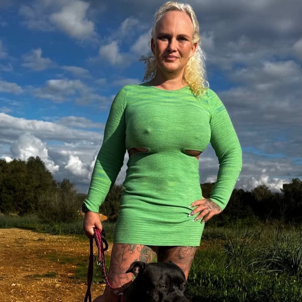 Realitystar Caro Robens mit ihrem Hund im Dezember 2025