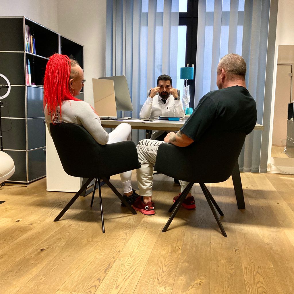 Caro und Andreas Robens bei Dr. Murat Dağdelen in Düsseldorf
