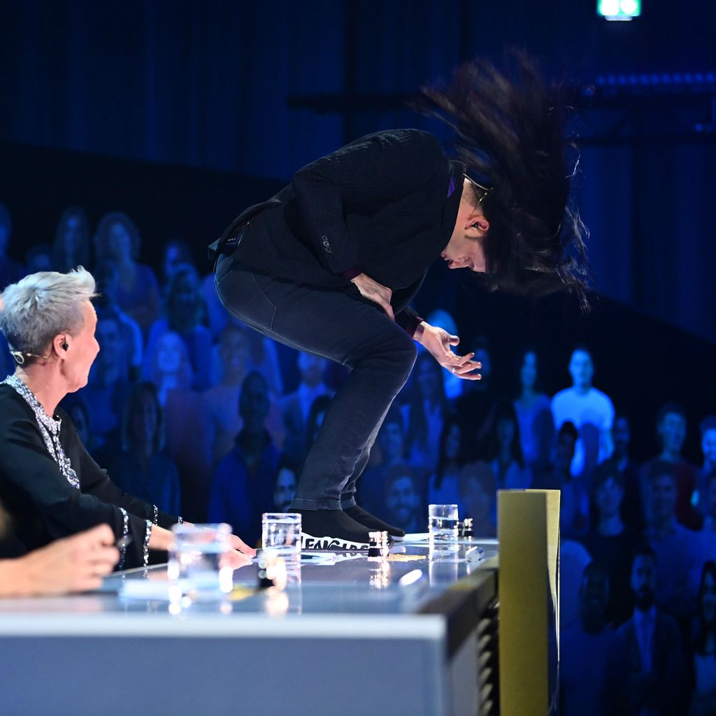 Carolin Kebekus, Sonja Zietlow und Bülent Ceylan in der dritten "The Masked Singer"-Folge