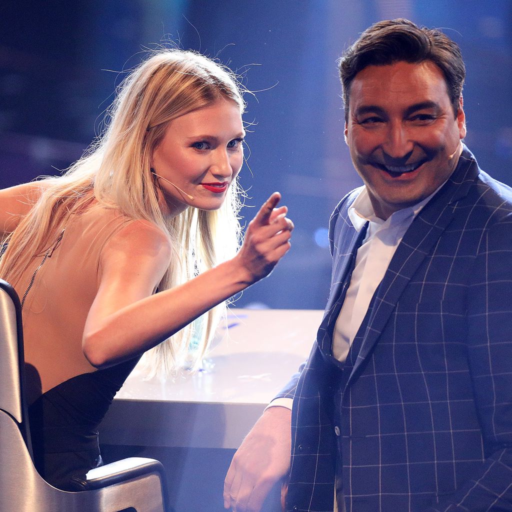 Carolin Niemczyk und Mousse T. bei der ersten Mottoshow von DSDS