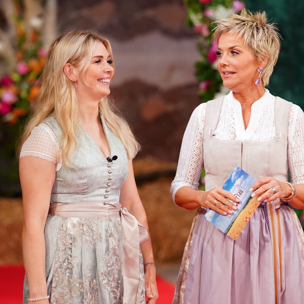 Carolin und Inka Bause beim "Bauer sucht Frau"-Scheunenfest