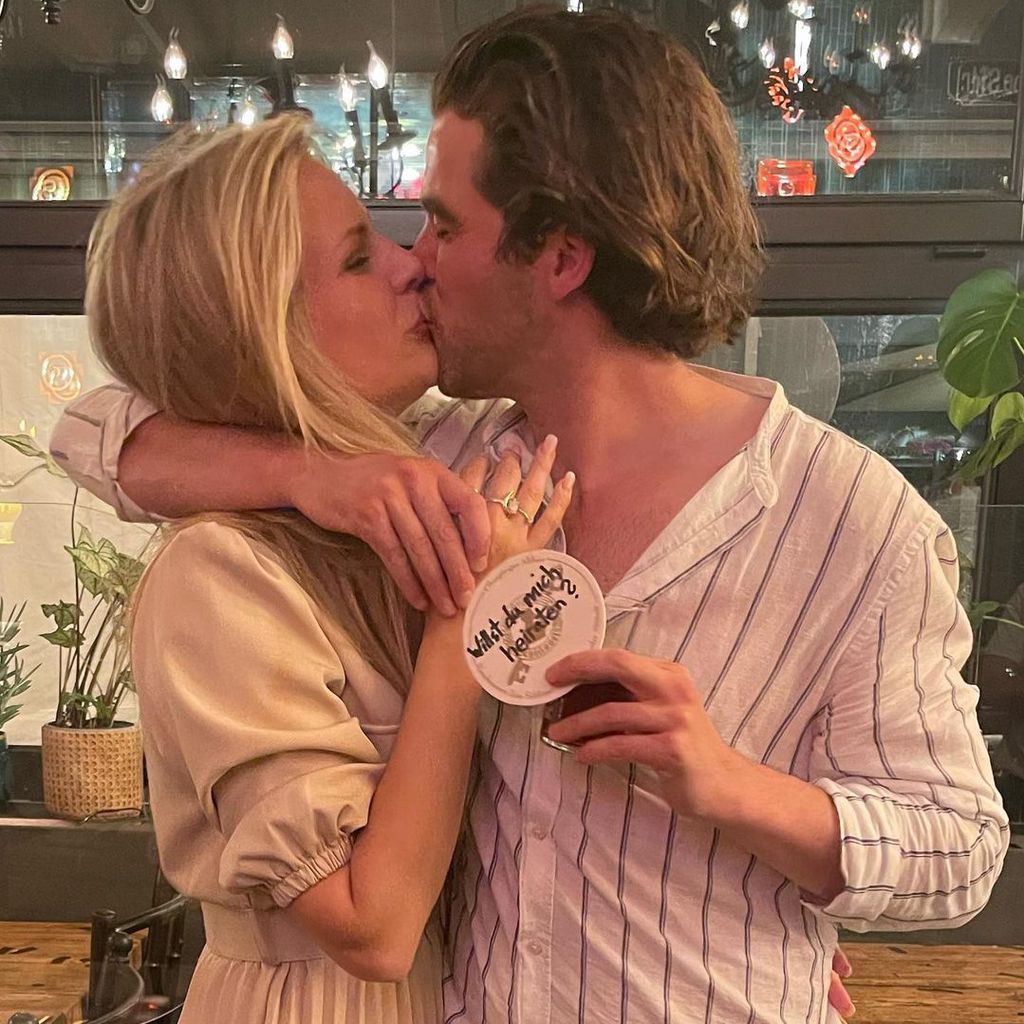 Carolina Noeding und Daniel Peukmann am Tag ihrer Verlobung
