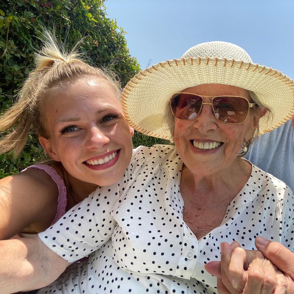 Carolina Peukmann und ihre Oma Hilde