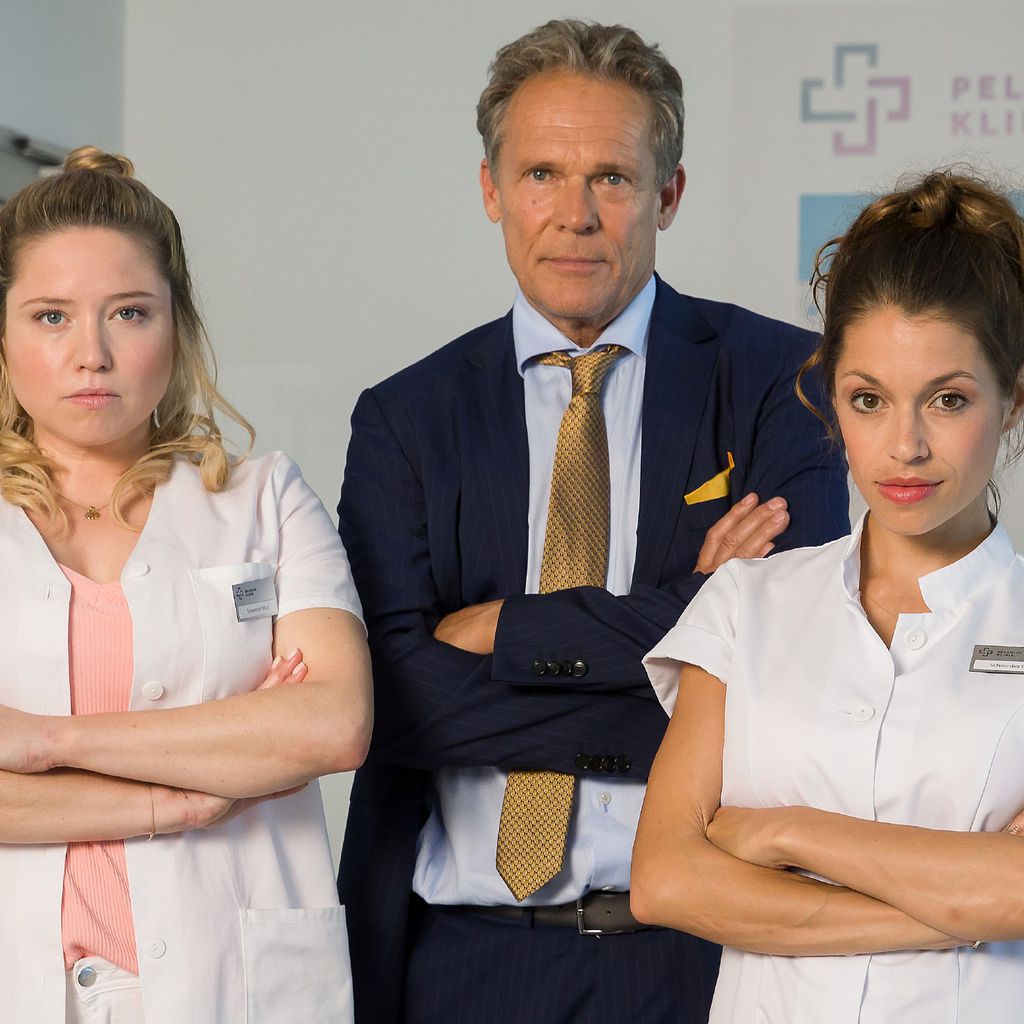Caroline Frier, Christian Tramitz und Anna Julia Antonucci in der Serie "Schwester, Schwester"
