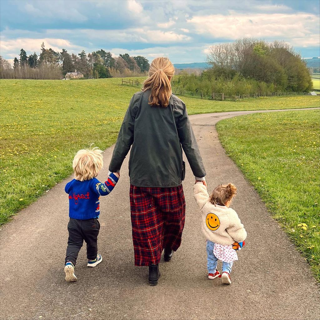 Carrie Johnson mit ihren beiden Kindern
