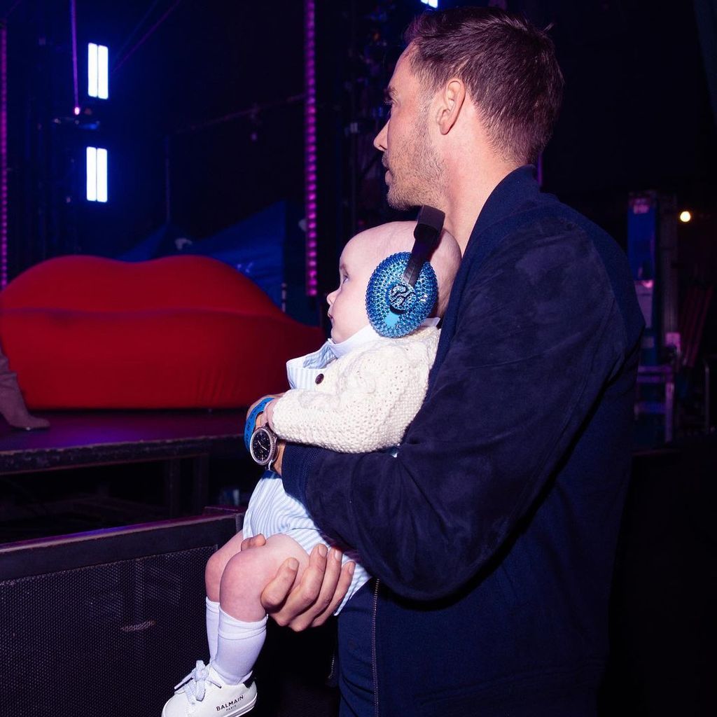 Carter Reum mit seinem Sohn Phoenix, Juni 2023
