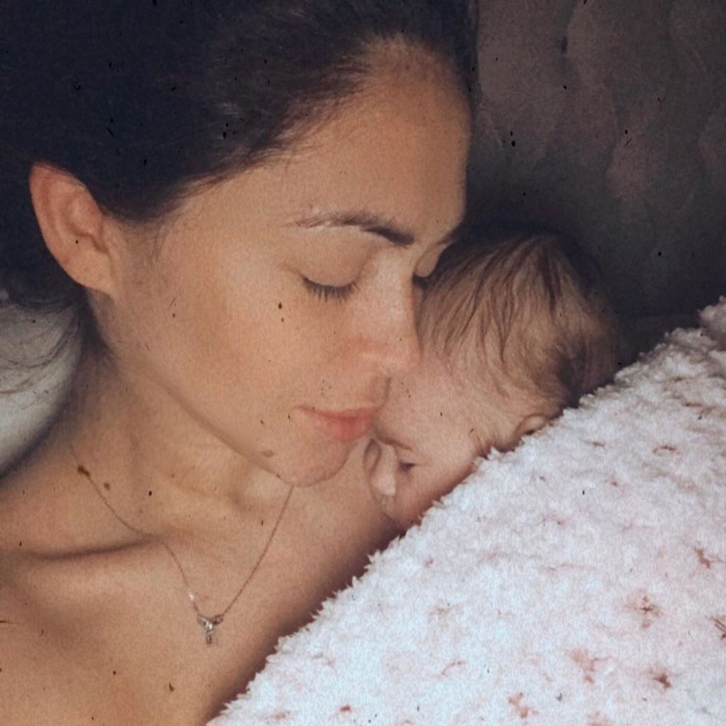 Casey Batchelor mit ihrem Baby