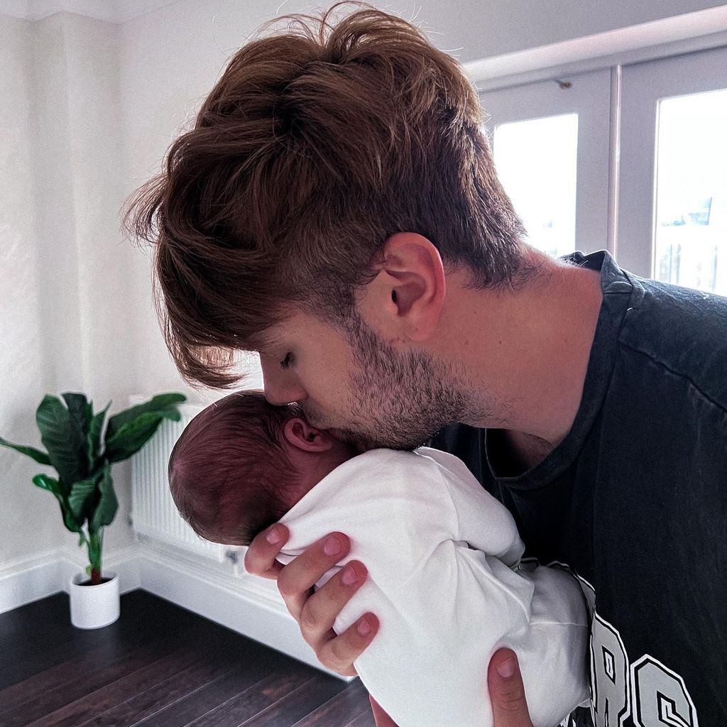 Casey Johnson und sein Sohn Oax Rubi