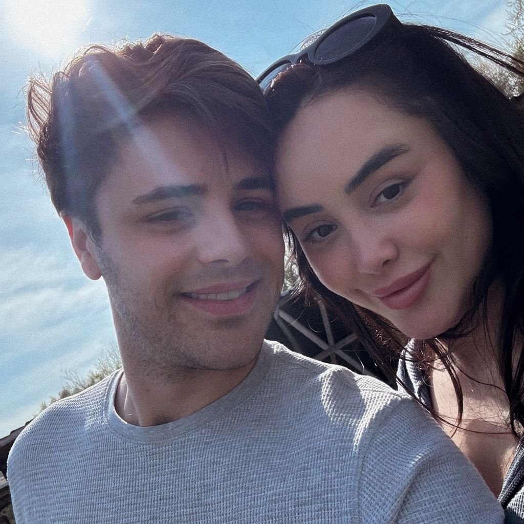 Casey Johnson und Marnie Simpson, April 2025