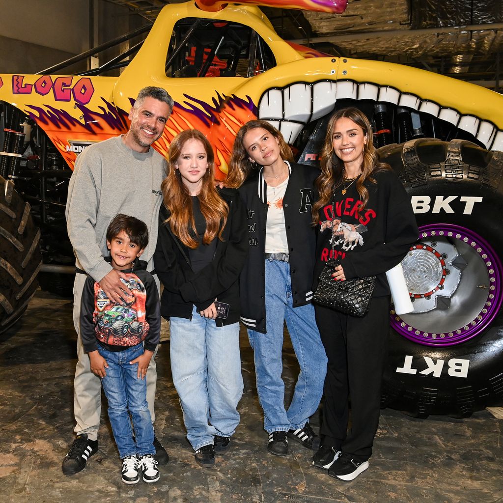 Cash Warren und Jessica Alba mit ihren drei Kindern, Mai 2024