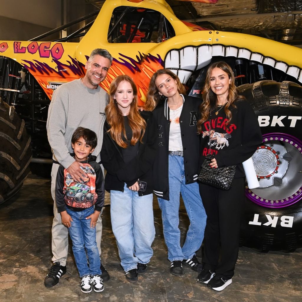 Cash Warren und Jessica Alba mit ihren drei Kindern