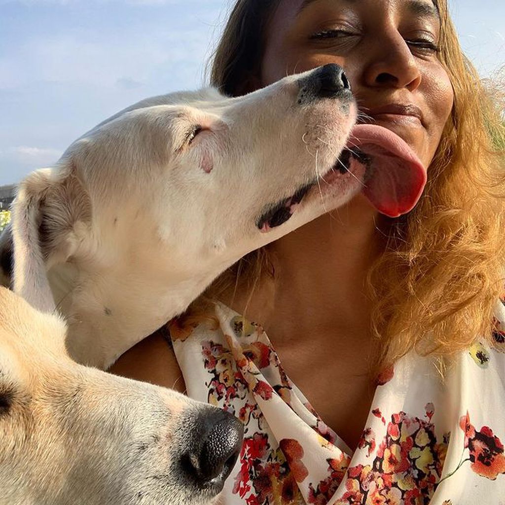 Cassandra Steen mit ihren Hunden