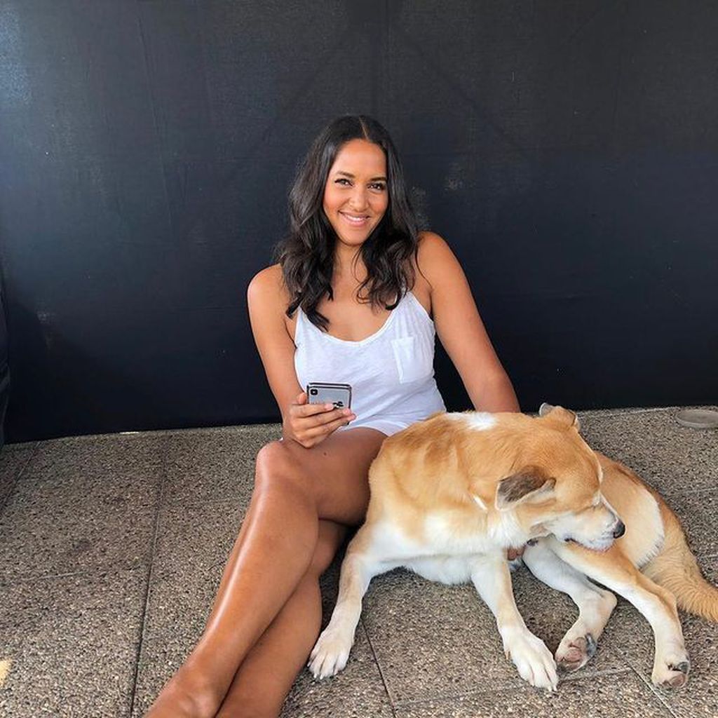 Cassandra Steen mit ihrem Hund