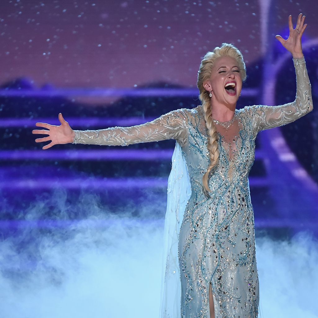 Cassie Levy als Elsa im "Frozen"-Musical