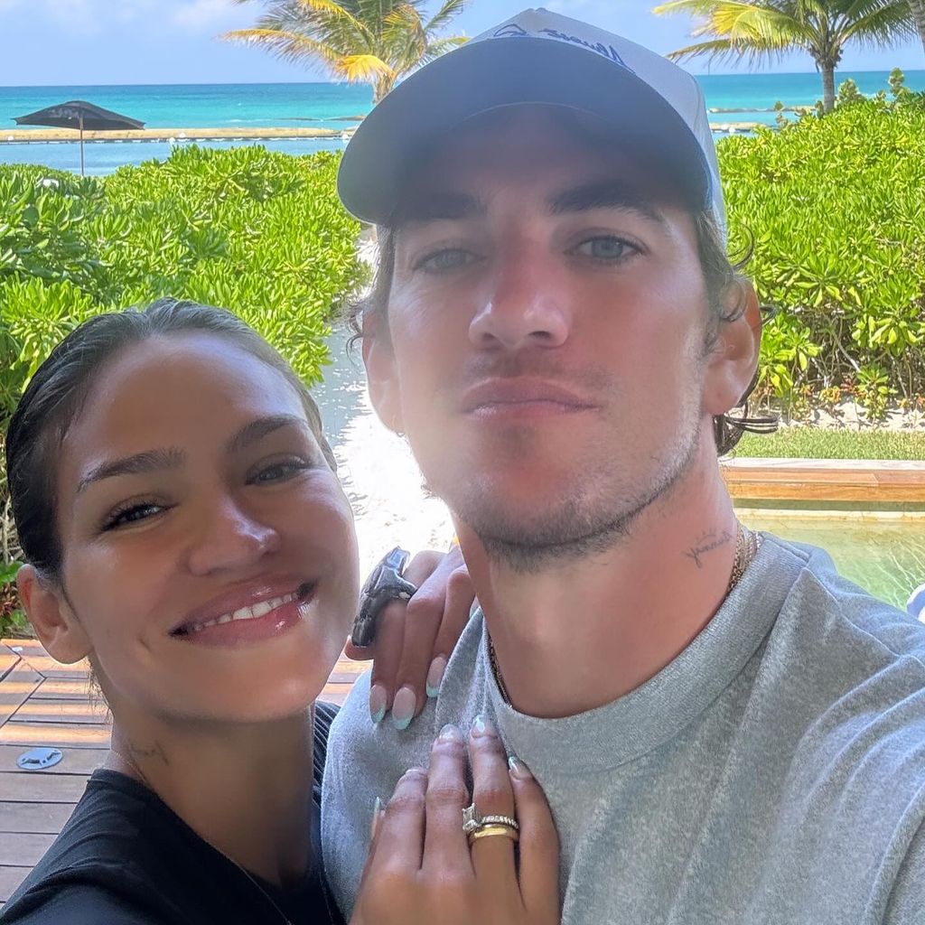 Cassie Ventura und ihr Mann Alex Fine im April 2024