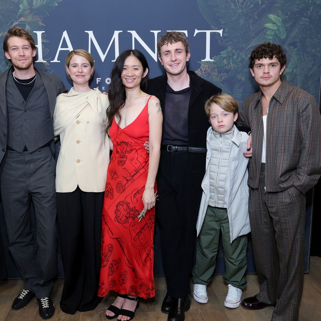 Cast und Kreative von "Hamnet" bei der Vorführung im Whitby Hotel in New York am 21. November 2025