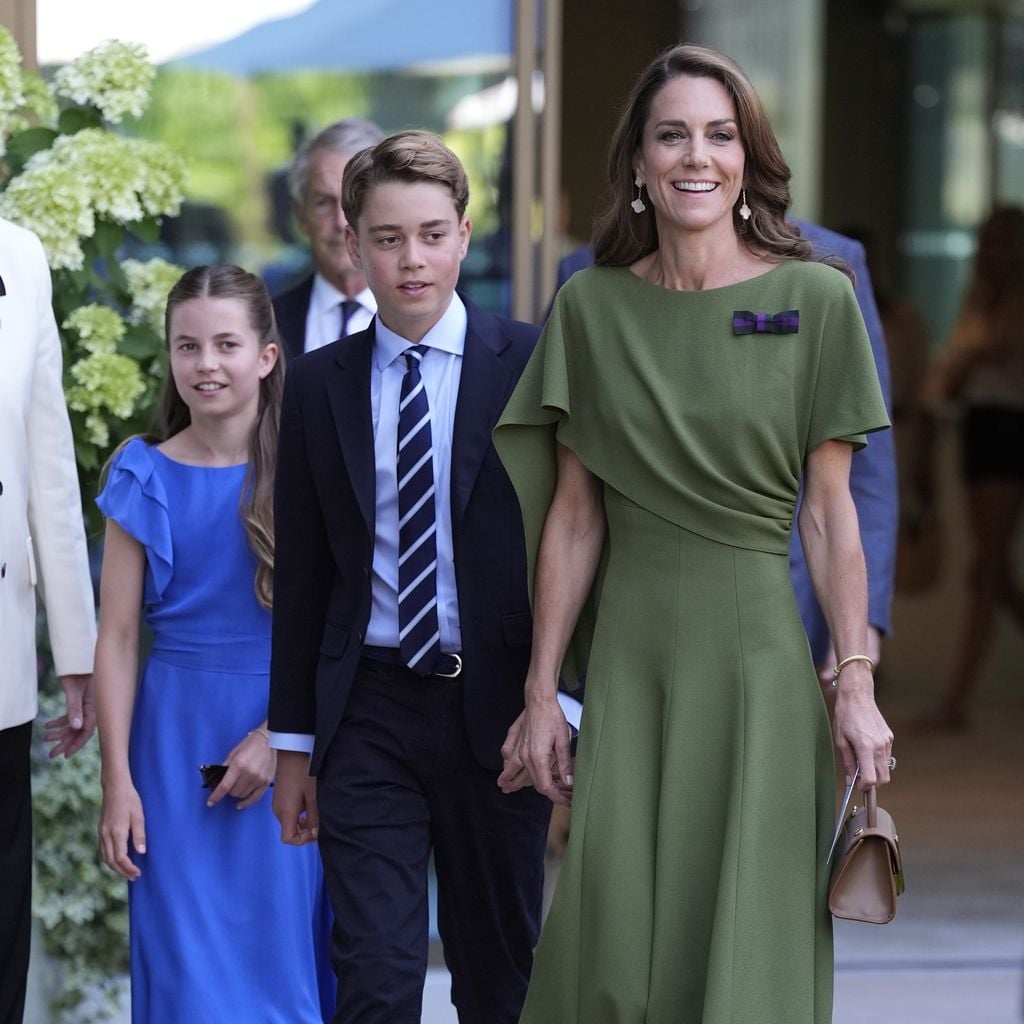 Bei Wimbledon: Prinzessin Kate, Prinz George und Prinzessin Charlotte auf dem Weg zum Center Court