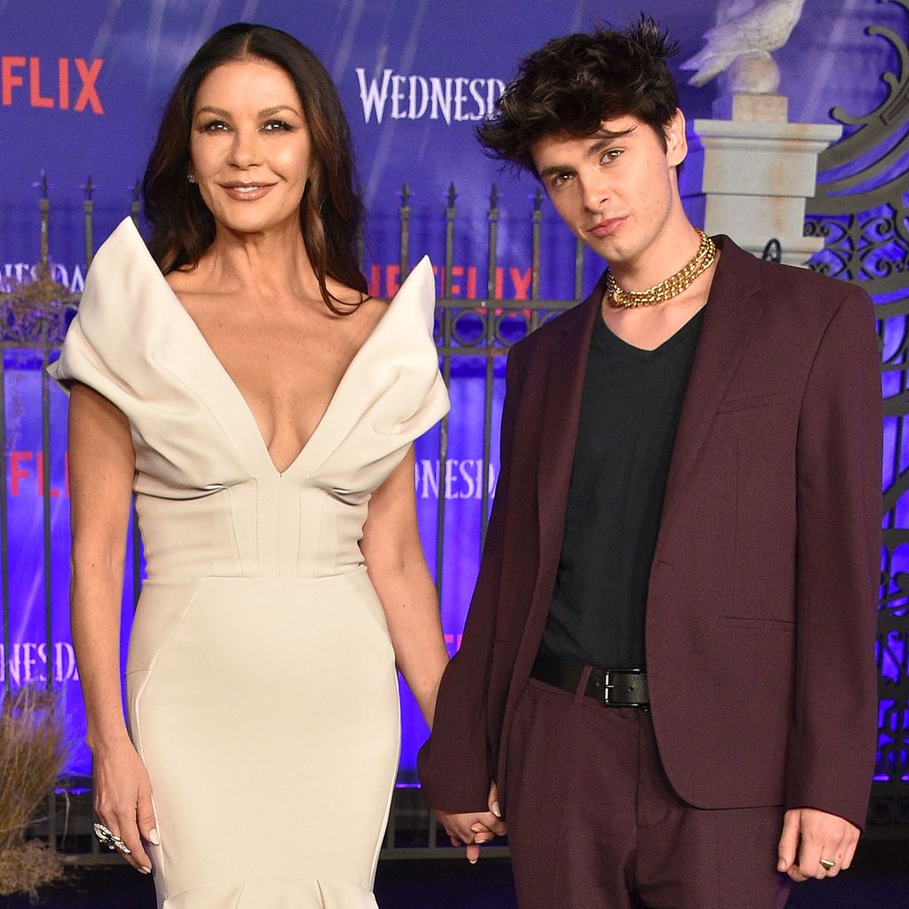 Catherine Zeta-Jones und Dylan Douglas bei der "Wednesday"-Premiere, 2022