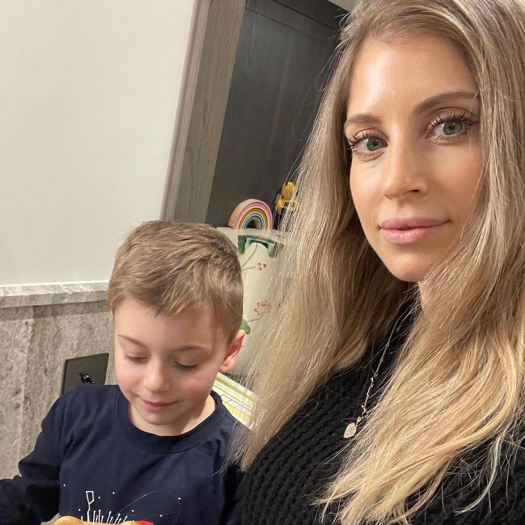 Cathy Hummels mit ihrem Sohn Ludwig, Dezember 2022