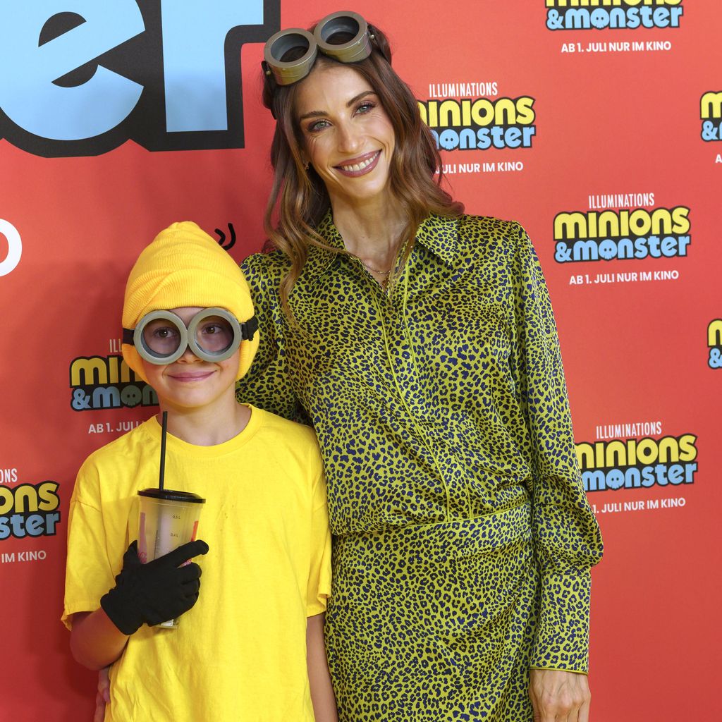 Cathy Hummels mit Sohn Ludwig bei der Premiere von "Minions & Monster" im Mathäser Filmpalast, München, 28.06.2026