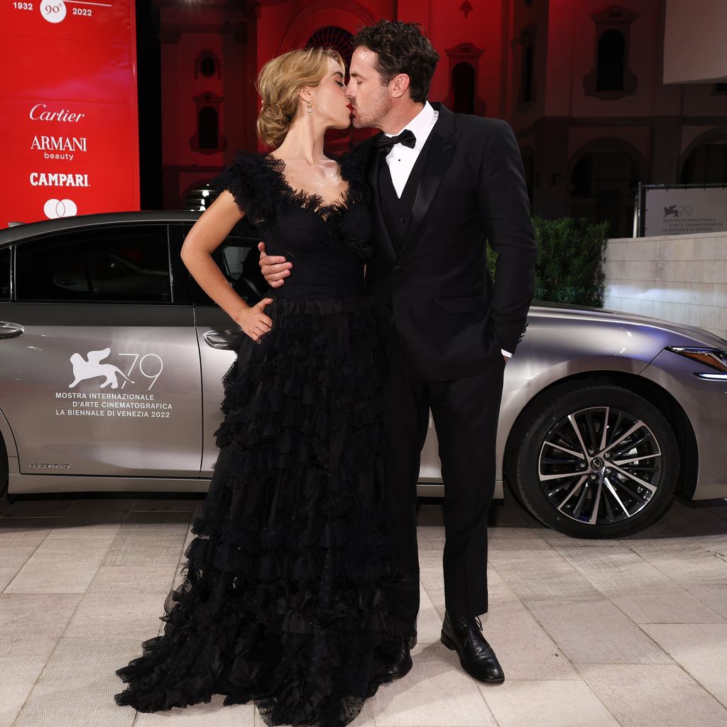 Caylee Cowan und Casey Affleck bei den Filmfestspielen 2022 in Venedig