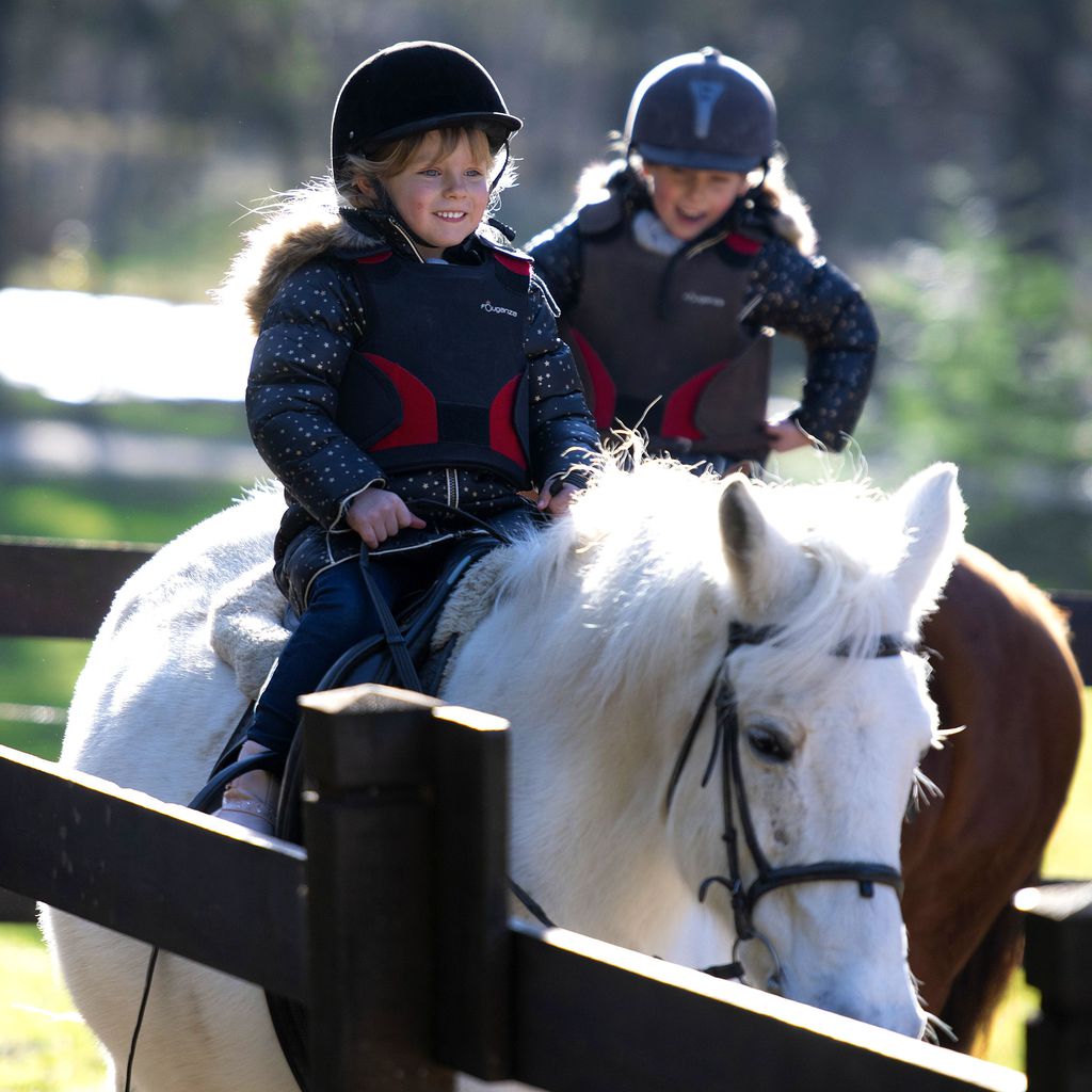 Celeste und Sole Trussardi beim Reiten