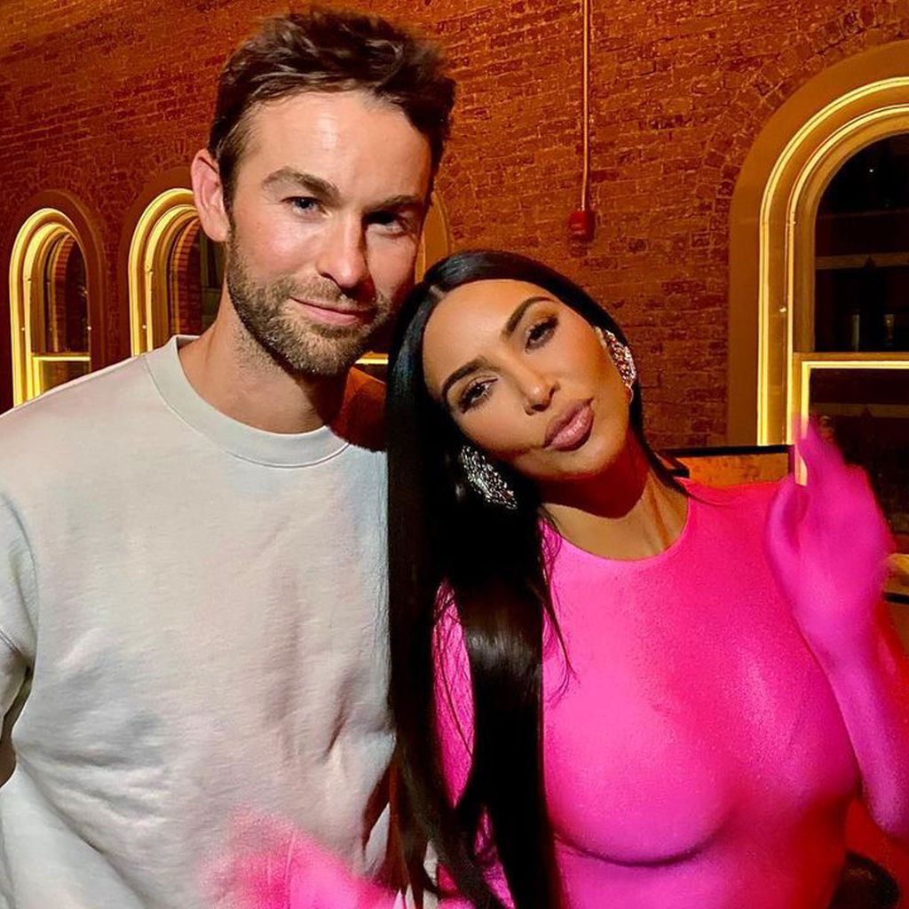 Chace Crawford und Kim Kardashian am Set von SNL im Oktober 2021