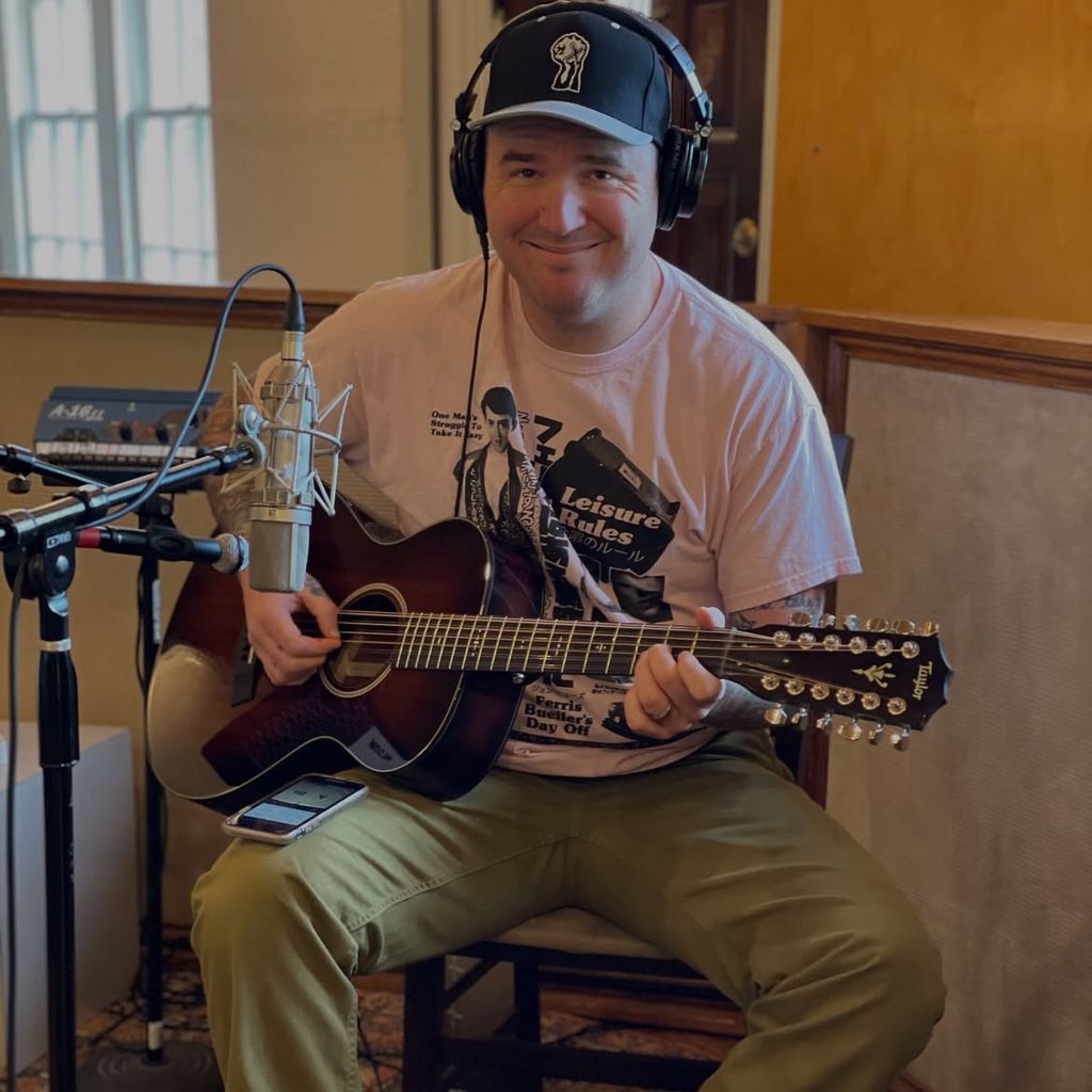 Chad Gilbert spielt Gitarre