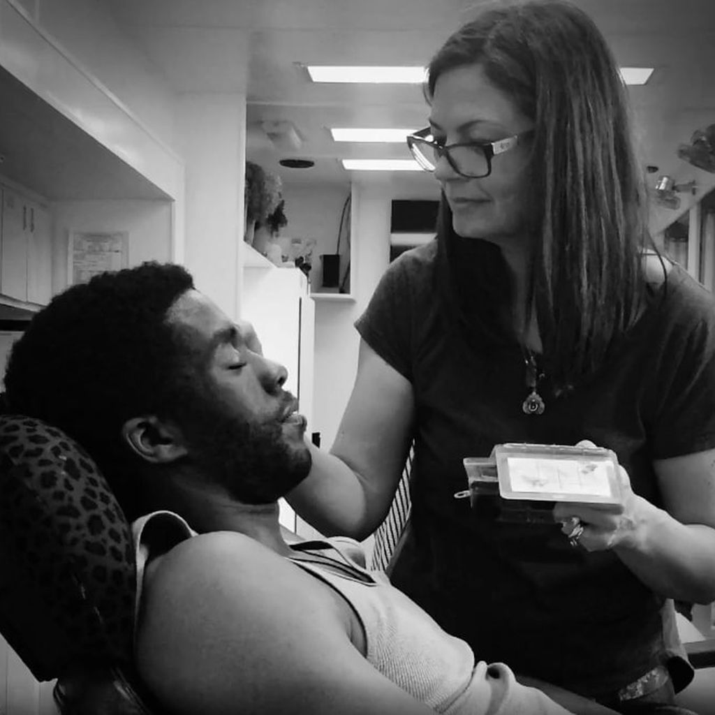 Chadwick Boseman und Make-up-Artist Siân Richards