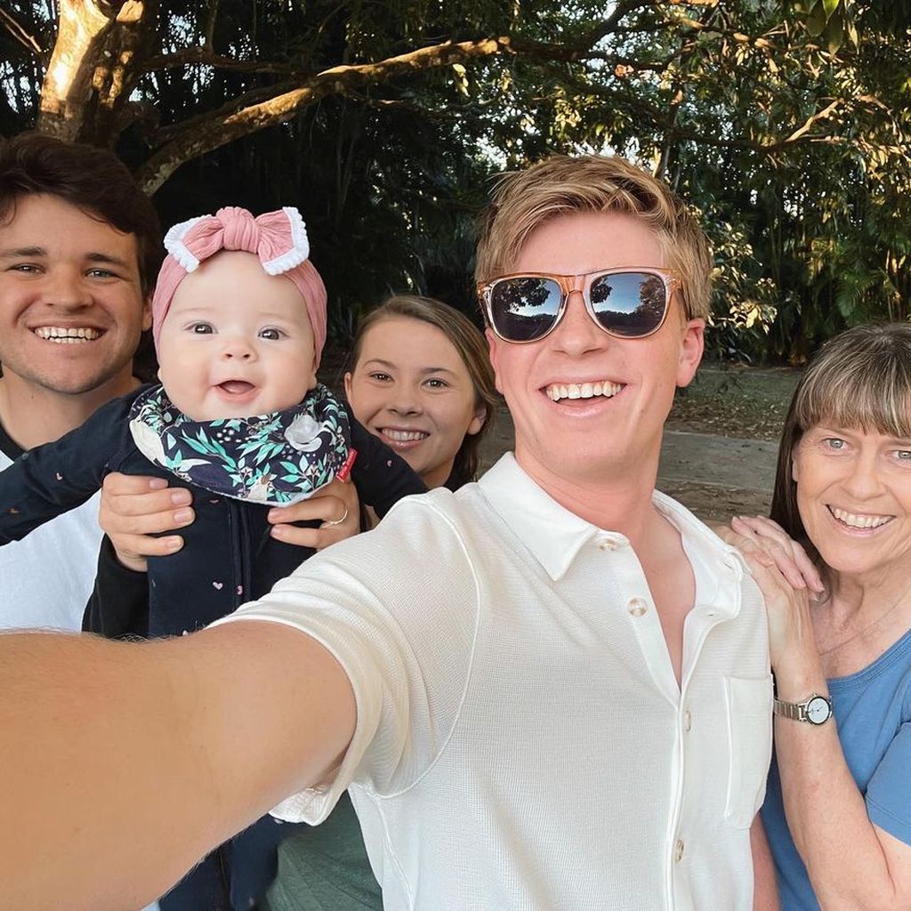 Chandler Powell, Baby Grace, Bindi, Robert und Terri Irwin im September 2021
