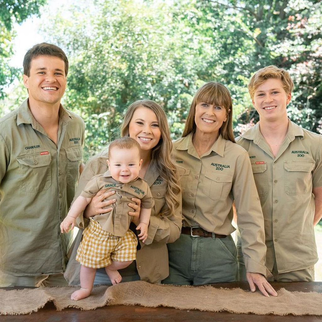 Chandler Powell, Bindi Irwin, Grace Warrior Irwin Powell, Terri Irwin und Robert Irwin im Jahr 2021