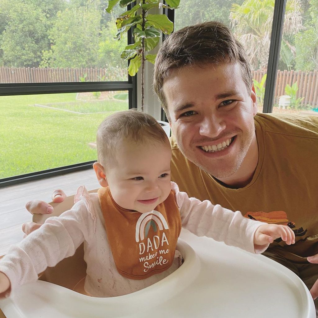 Chandler Powell mit seiner Tochter Grace Warrior