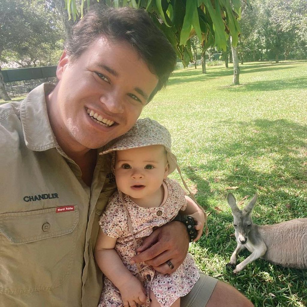 Chandler Powell mit seiner Tochter Grace Warrior