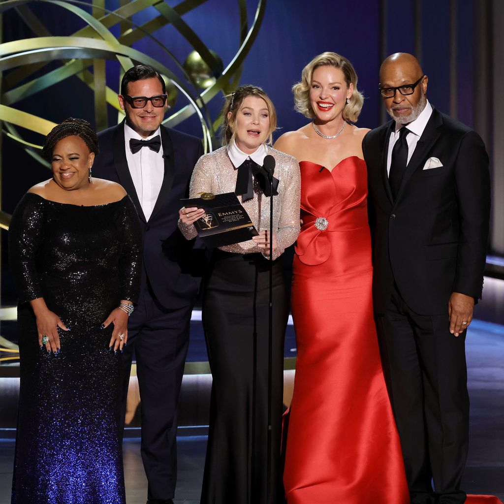 Chandra Wilson, Justin Chambers, Ellen Pompeo, Katherine Heigl und James Pickens bei den Emmys 2024