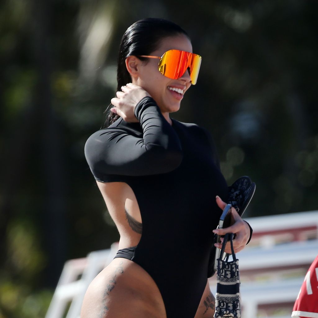 Chaney Jones am Strand in Miami, Februar 2022