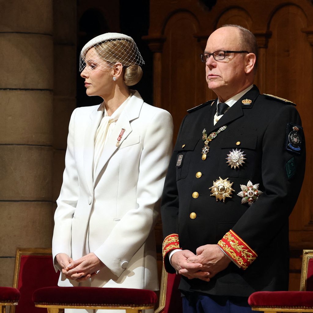 Feier zum Nationalfeiertag in Monaco: Charlène von Monaco, Fürst Albert II und Caroline von Hannover in der Kathedrale von Monaco