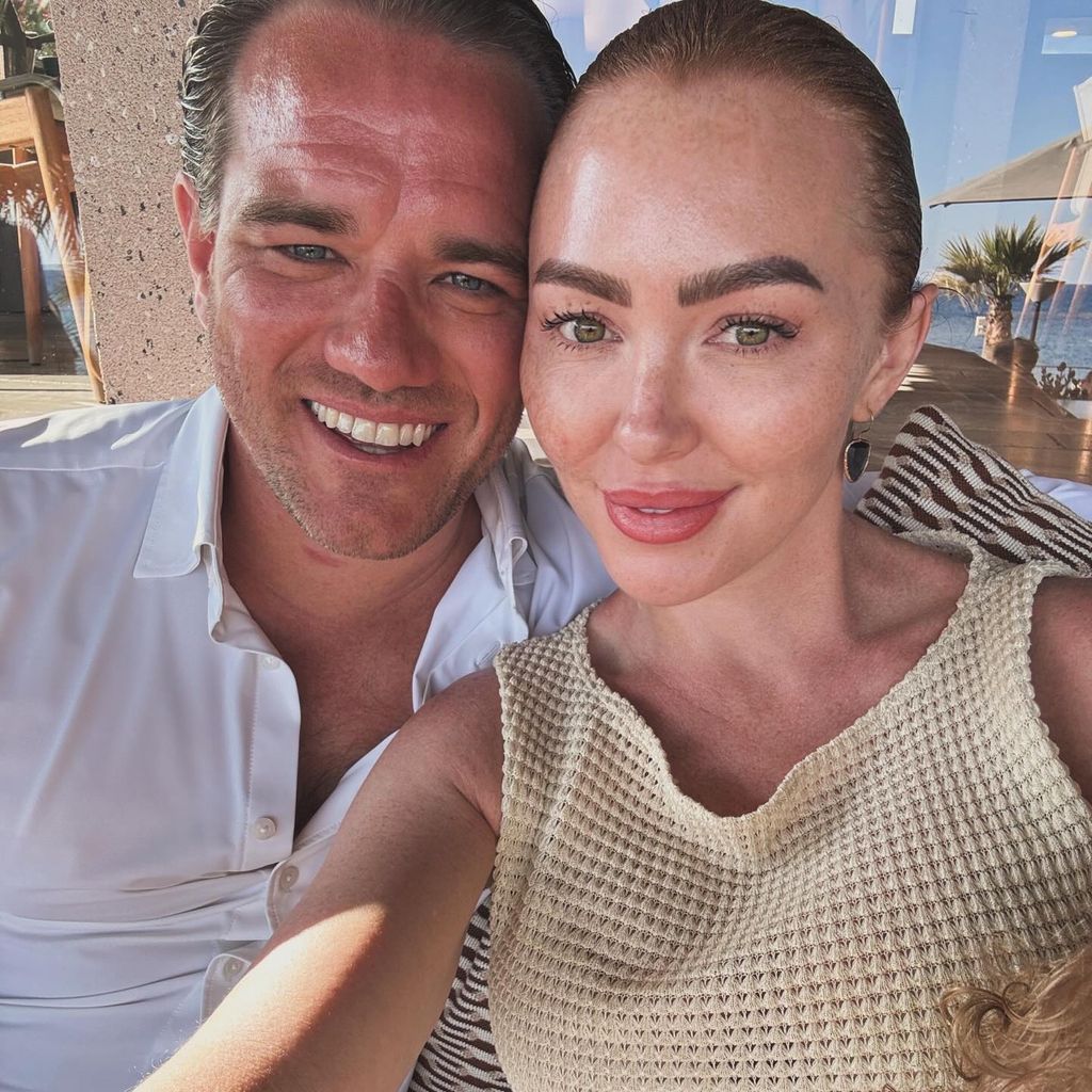 Charles Gay und Natasha Hamilton, April 2025