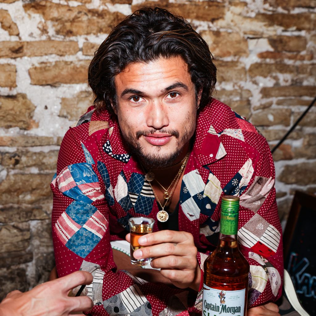 Charles Melton im Jahr 2022