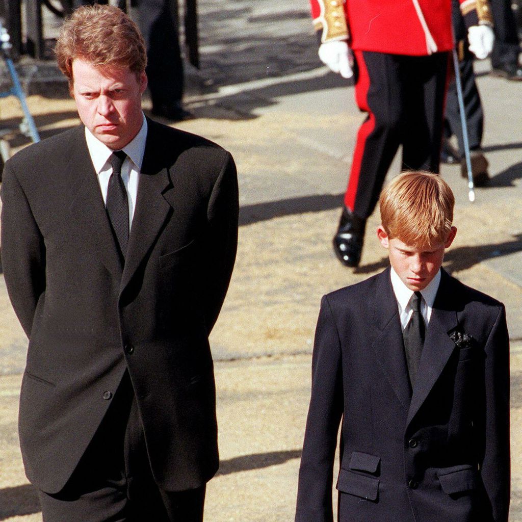 Charles Spencer, Prinz Harry und Prinz Charles während Prinzessin Dianas Trauerfeier