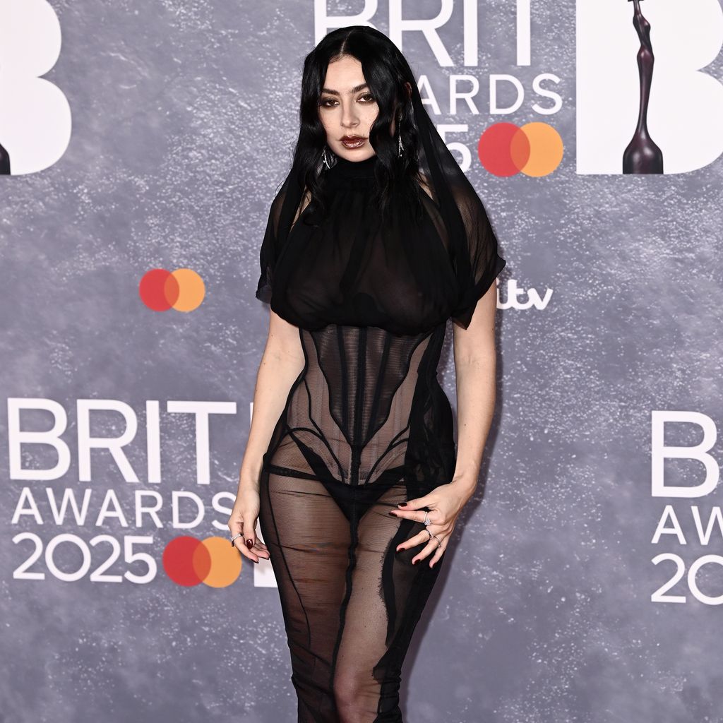 Sängerin Charli XCX bei den BRIT Awards 2025