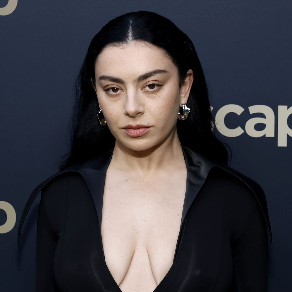 Charli XCX, Sängerin und Songwriterin