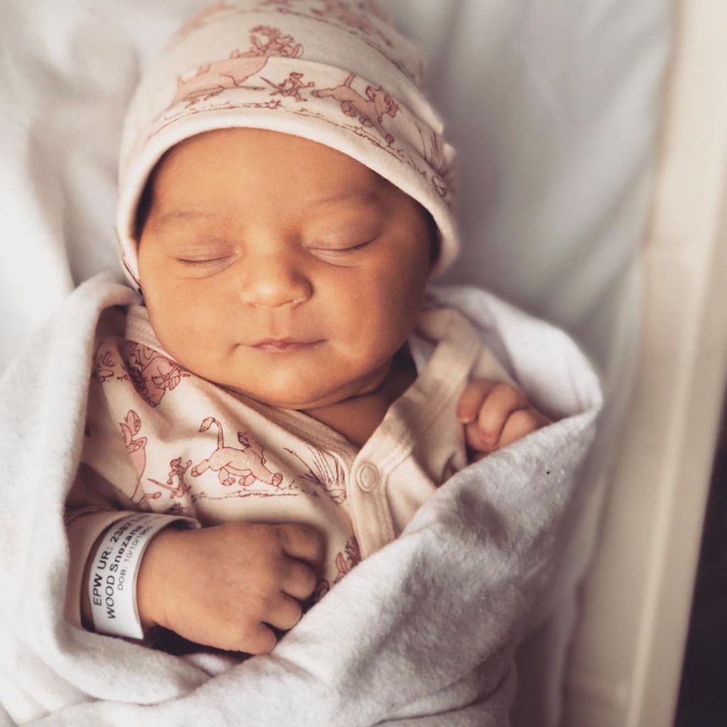 Charlie Lane Wood, Tochter von Sam und Snezana Wood