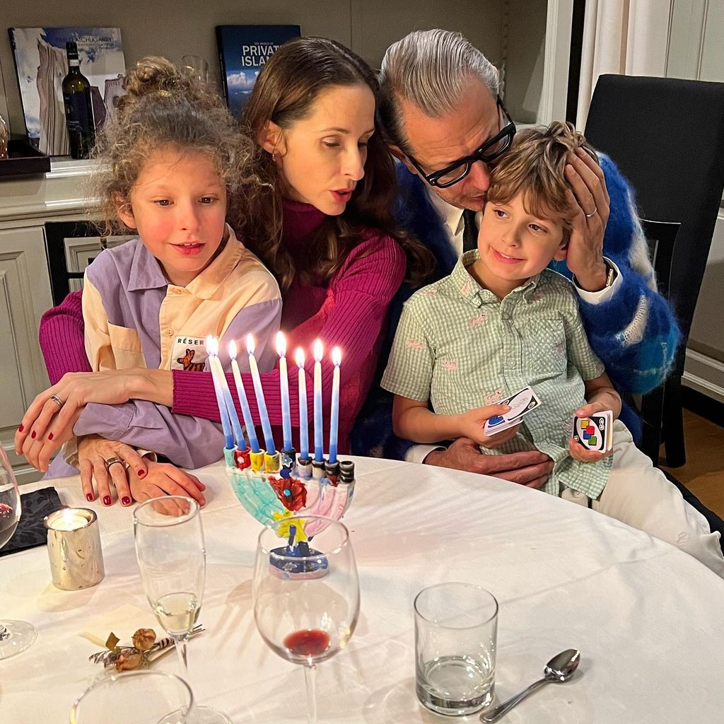 Charlie Ocean Goldblum, Elli Livingston, Jeff Goldlum und River Joe Goldblum, Dezember 2022