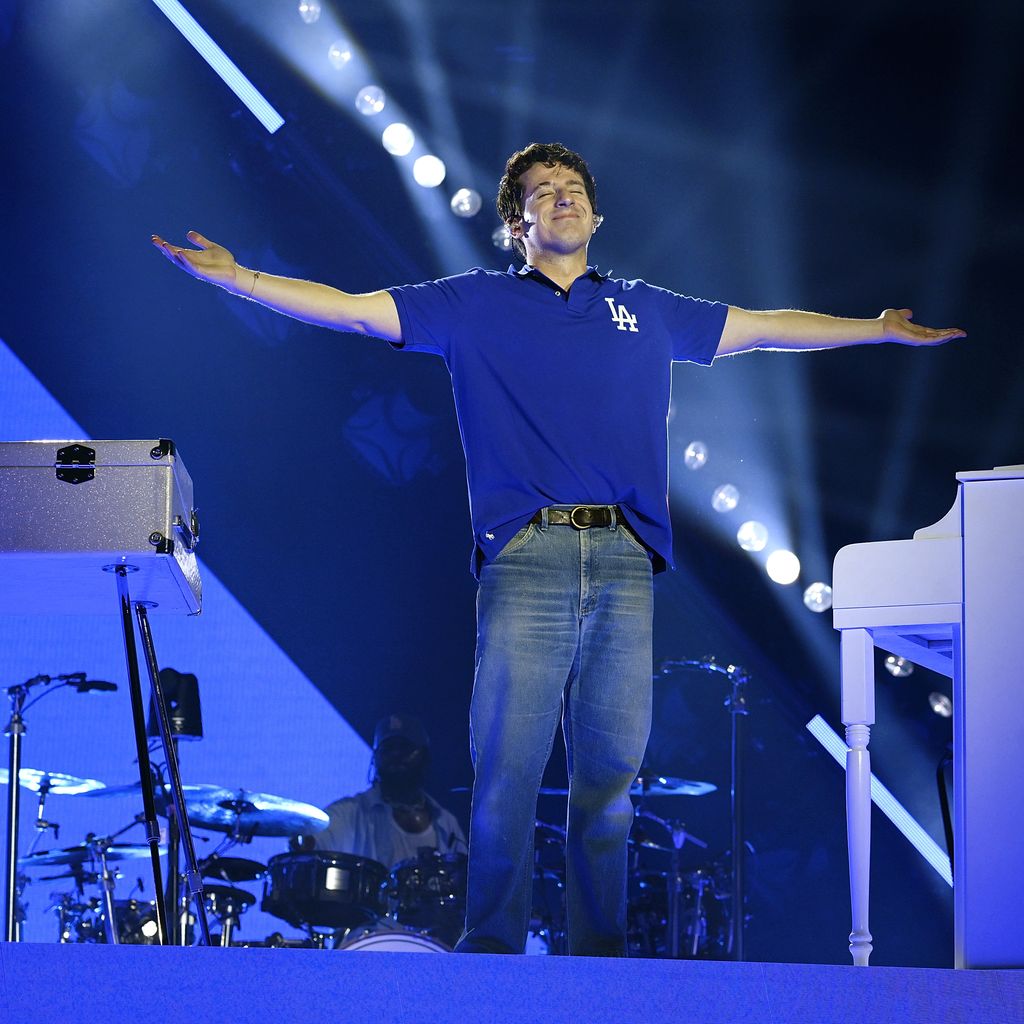 Charlie Puth auf der Bühne seiner "Whatever's Clever! World Tour" im Kia Forum in Inglewood, 29. April 2026